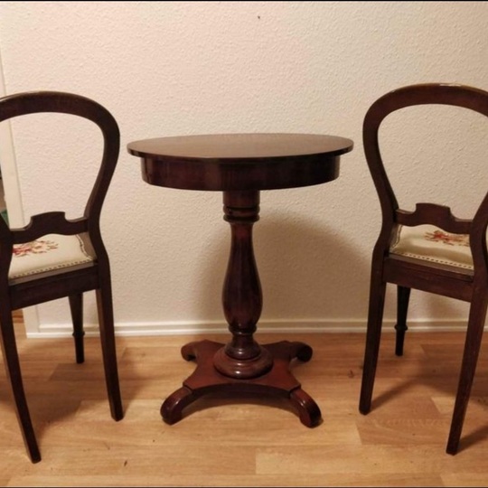 Antikvarinis staliukas su dviem kėdėmis - Žurnaliniai (kavos) staliukai