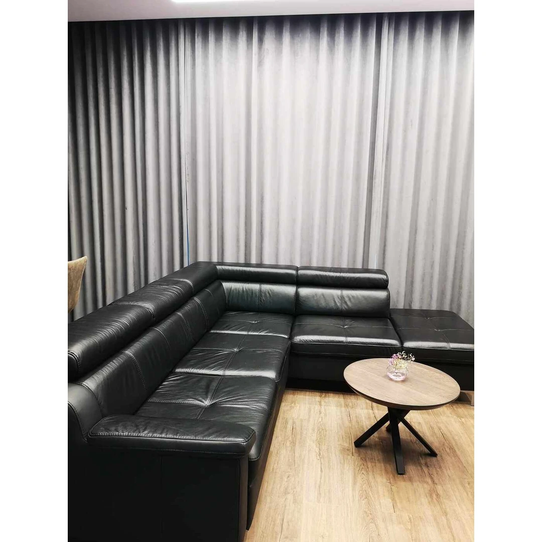 Odinė juoda sofa - Minkšti kampai