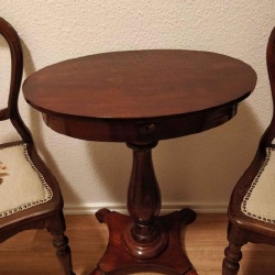 Antikvarinis staliukas su dviem kėdėmis - Žurnaliniai (kavos) staliukai