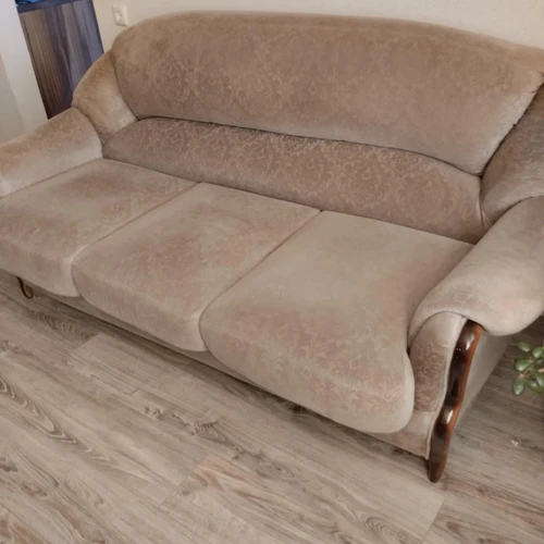 Ištiesiama sofa ir supamas fotelis