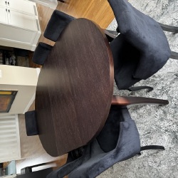 Valgomojo stalas su 6 kėdėm